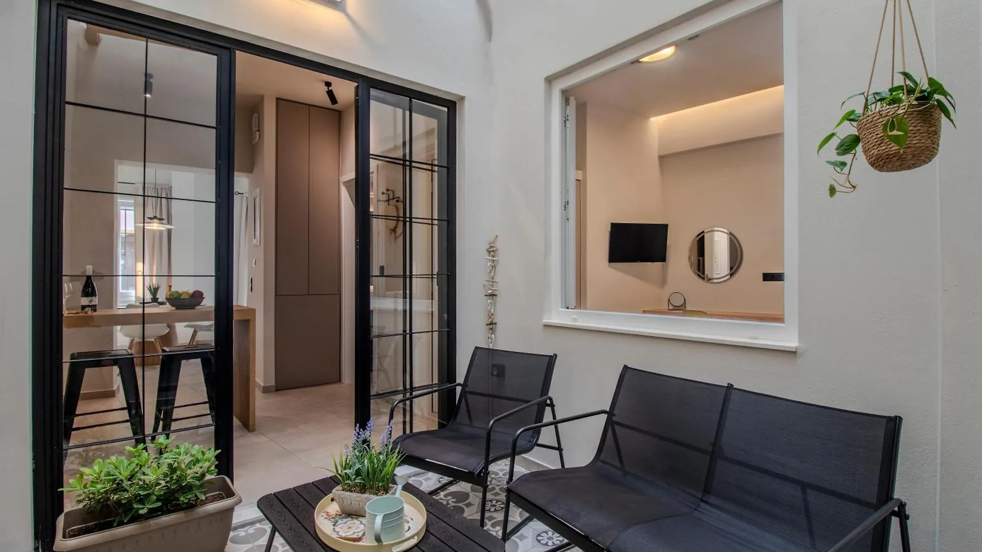 Stylish Cityscape Apt In Heraklion Centre