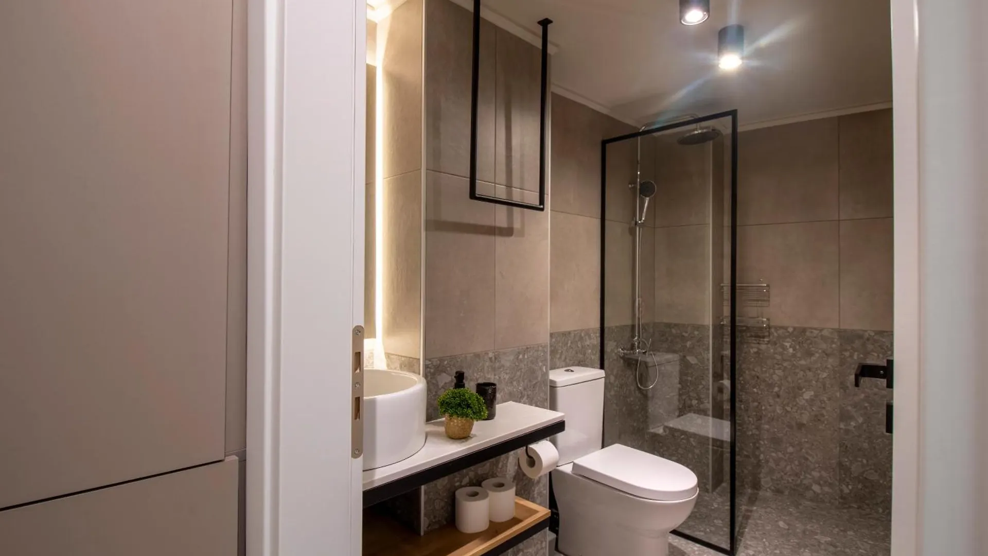 Stylish Cityscape Apt In Heraklion Centre